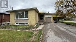 422 LYNETT CRESCENT Richmond Hill, ON L4C 2V7