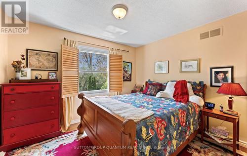 1777 Folkway Drive, Mississauga, ON - Indoor Photo Showing Bedroom