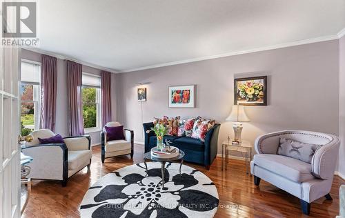 1777 Folkway Drive, Mississauga, ON - Indoor Photo Showing Living Room
