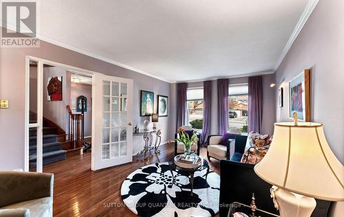 1777 Folkway Drive, Mississauga, ON - Indoor Photo Showing Living Room