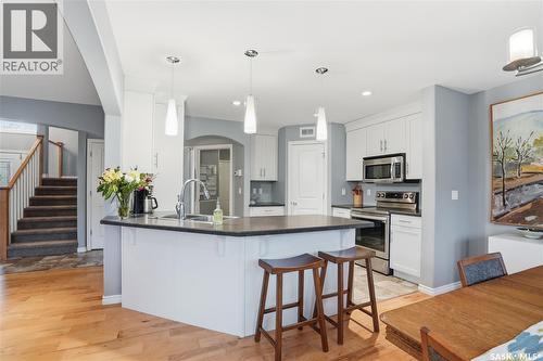 215 Whalley Crescent, Saskatoon, SK - Indoor Photo Showing Kitchen With Stainless Steel Kitchen With Upgraded Kitchen