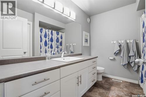 215 Whalley Crescent, Saskatoon, SK - Indoor Photo Showing Bathroom