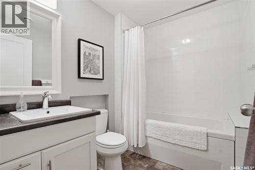 215 Whalley Crescent, Saskatoon, SK - Indoor Photo Showing Bathroom