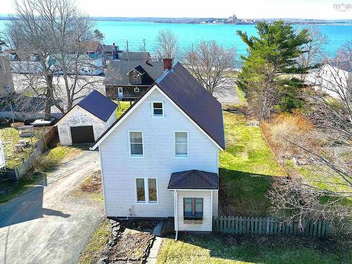 245 High Street  Pictou, NS B0K 1H0