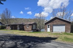 83 1re rue du Lac-St-Charles  Saint-Benoît-Labre, QC G0M 1P0