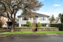 1790 Denman St Victoria, BC V8R 1Y4