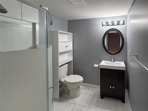 17 Empress Bay, Brandon, MB - Indoor Photo Showing Bathroom