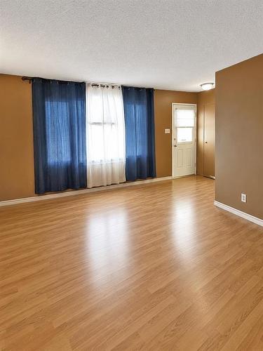 17 Empress Bay, Brandon, MB - Indoor