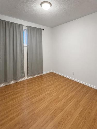17 Empress Bay, Brandon, MB - Indoor Photo Showing Other Room
