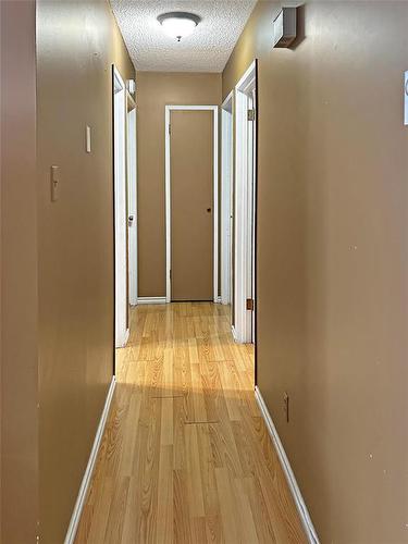 17 Empress Bay, Brandon, MB - Indoor Photo Showing Other Room