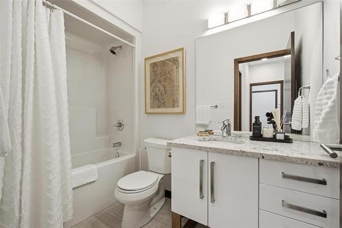 main floor bathroom - 114 Silver Sage Crescent, Winnipeg, MB - Indoor Photo Showing Bathroom