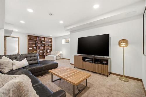 lower level 114 silver sage - 114 Silver Sage Crescent, Winnipeg, MB - Indoor Photo Showing Living Room