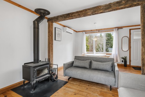 Salon - 2065 Ch. Des Chalets, Mont-Blanc, QC - Indoor Photo Showing Living Room With Fireplace