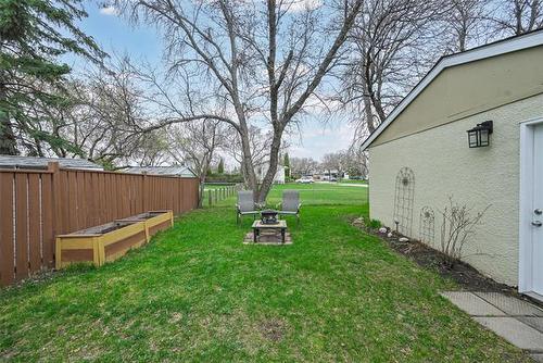 25 Sandylands Pl, Winnipeg, MB 