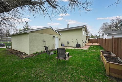 25 Sandylands Pl, Winnipeg, MB 