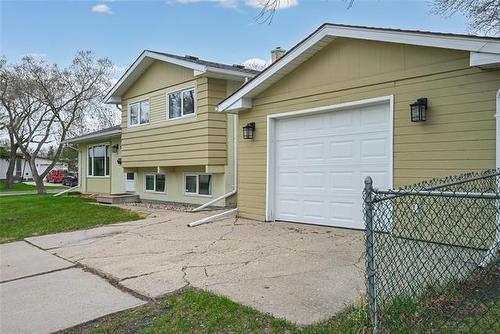 25 Sandylands Pl, Winnipeg, MB 