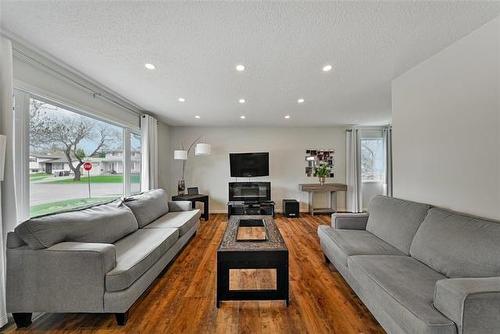 25 Sandylands Pl, Winnipeg, MB 