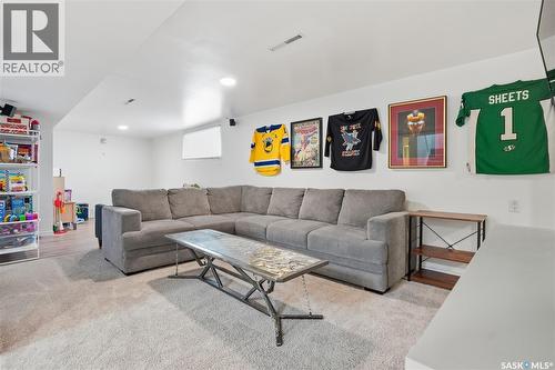 1210 K Avenue N, Saskatoon, SK - Indoor Photo Showing Living Room