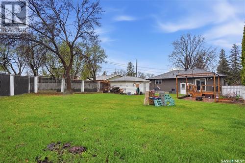 1210 K Avenue N, Saskatoon, SK - Outdoor