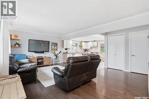 1210 K Avenue N, Saskatoon, SK - Indoor Photo Showing Living Room