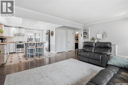 1210 K Avenue N, Saskatoon, SK - Indoor Photo Showing Living Room