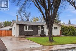 1646 East HEIGHTS  Saskatoon, SK S7J 3B7