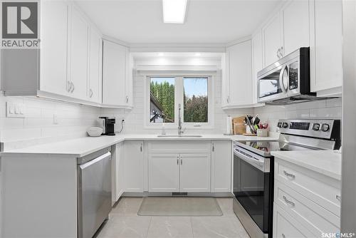 1646 East Heights, Saskatoon, SK - Indoor Photo Showing Kitchen