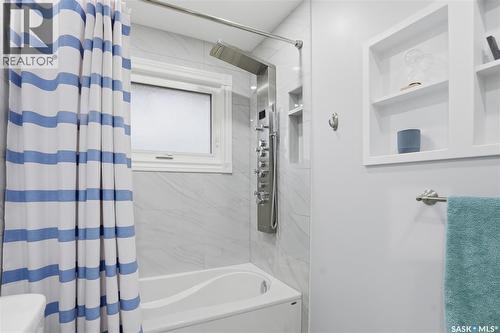 1646 East Heights, Saskatoon, SK - Indoor Photo Showing Bathroom