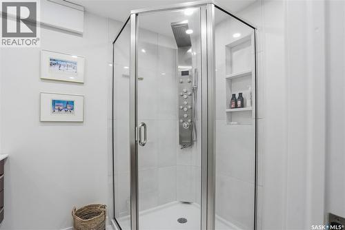 1646 East Heights, Saskatoon, SK - Indoor Photo Showing Bathroom