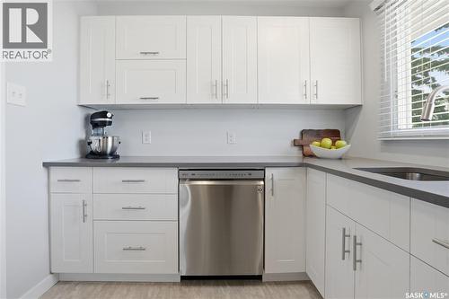 5654 Walker Crescent, Regina, SK - Indoor Photo Showing Kitchen