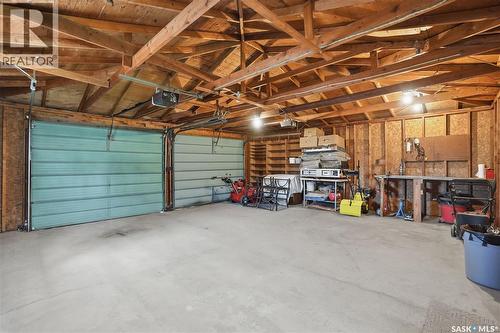 5654 Walker Crescent, Regina, SK - Indoor Photo Showing Garage