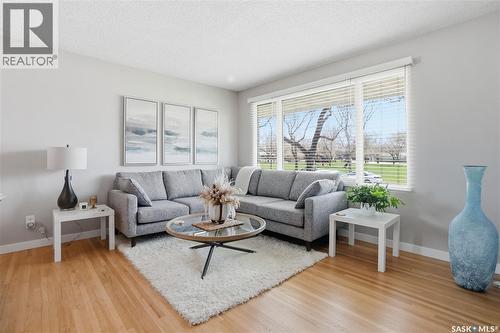 5654 Walker Crescent, Regina, SK - Indoor Photo Showing Living Room