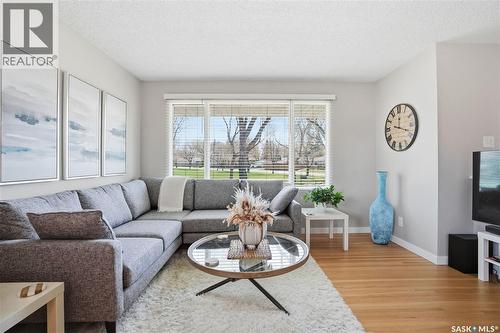 5654 Walker Crescent, Regina, SK - Indoor Photo Showing Living Room