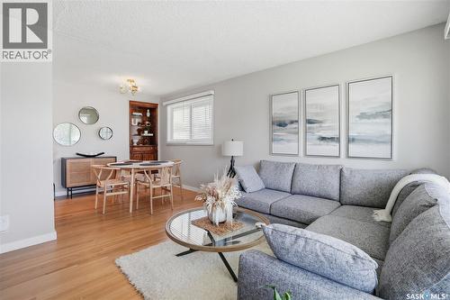 5654 Walker Crescent, Regina, SK - Indoor Photo Showing Living Room