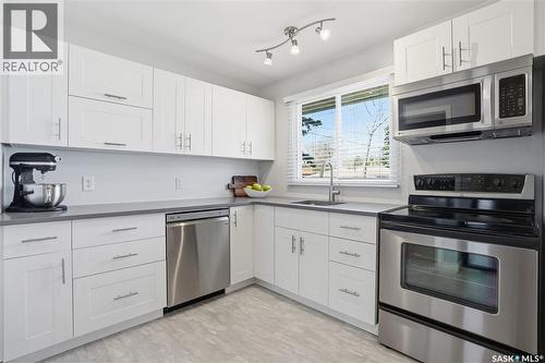 5654 Walker Crescent, Regina, SK - Indoor Photo Showing Kitchen With Stainless Steel Kitchen