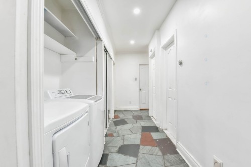 Hall d'entrée/Vestibule - 260 Rue Varry, Montréal (Saint-Laurent), QC - Indoor Photo Showing Laundry Room