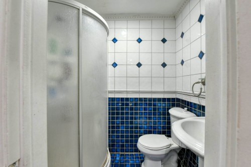 Salle de bains attenante à la CCP - 260 Rue Varry, Montréal (Saint-Laurent), QC - Indoor Photo Showing Bathroom