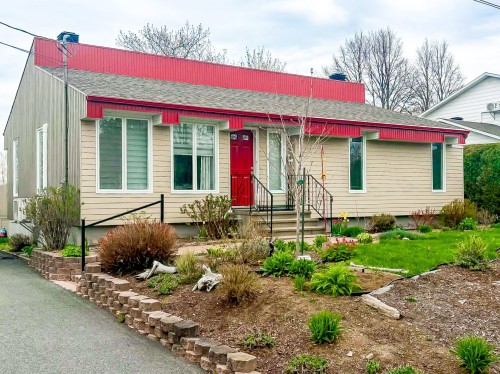 Front of Structure - 1102 Rue Du Parc, La Pocatière, QC - Outdoor