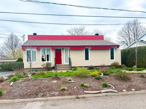Front of Structure - 1102 Rue Du Parc, La Pocatière, QC - Outdoor