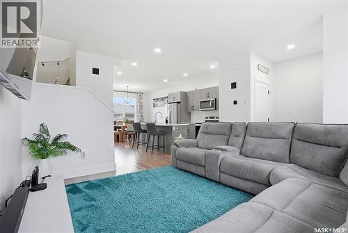 187 Rosewood Boulevard E, Saskatoon, SK - Indoor Photo Showing Living Room