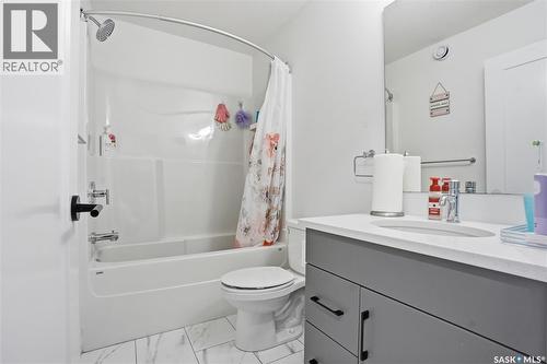 187 Rosewood Boulevard E, Saskatoon, SK - Indoor Photo Showing Bathroom