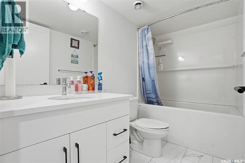 187 Rosewood Boulevard E, Saskatoon, SK - Indoor Photo Showing Bathroom