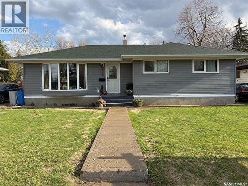 451 Woodlawn Crescent, Weyburn, SK - Outdoor
