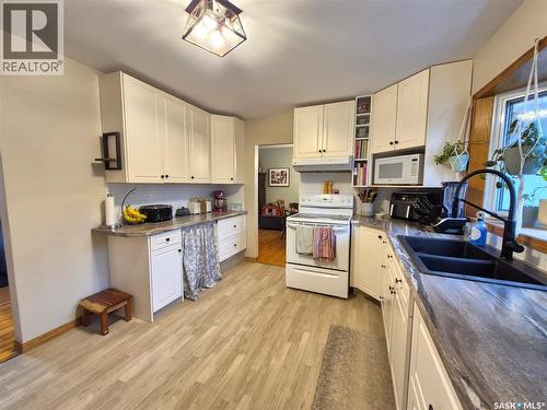 451 Woodlawn Crescent, Weyburn, SK - Indoor Photo Showing Kitchen With Double Sink