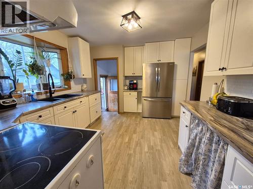 451 Woodlawn Crescent, Weyburn, SK - Indoor Photo Showing Kitchen With Double Sink