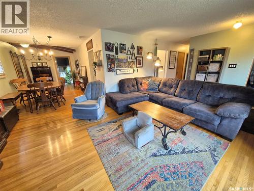 451 Woodlawn Crescent, Weyburn, SK - Indoor Photo Showing Living Room