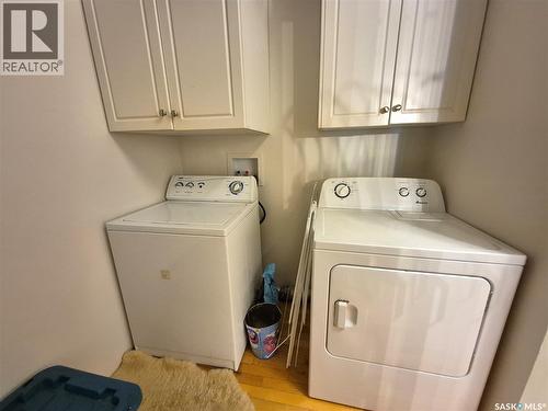 451 Woodlawn Crescent, Weyburn, SK - Indoor Photo Showing Laundry Room