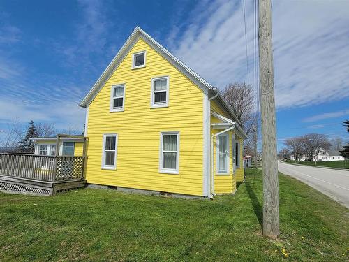 8137 Highway 1, Meteghan, NS 