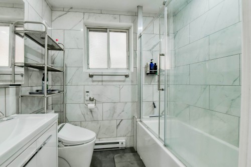 Salle de bains - 258 Rue Varry, Montréal (Saint-Laurent), QC - Indoor Photo Showing Bathroom