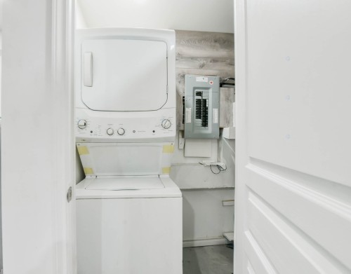 Salle de lavage - 258 Rue Varry, Montréal (Saint-Laurent), QC - Indoor Photo Showing Laundry Room